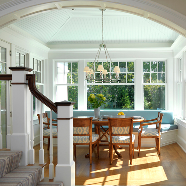 “Wellelsey home shows off its curves”